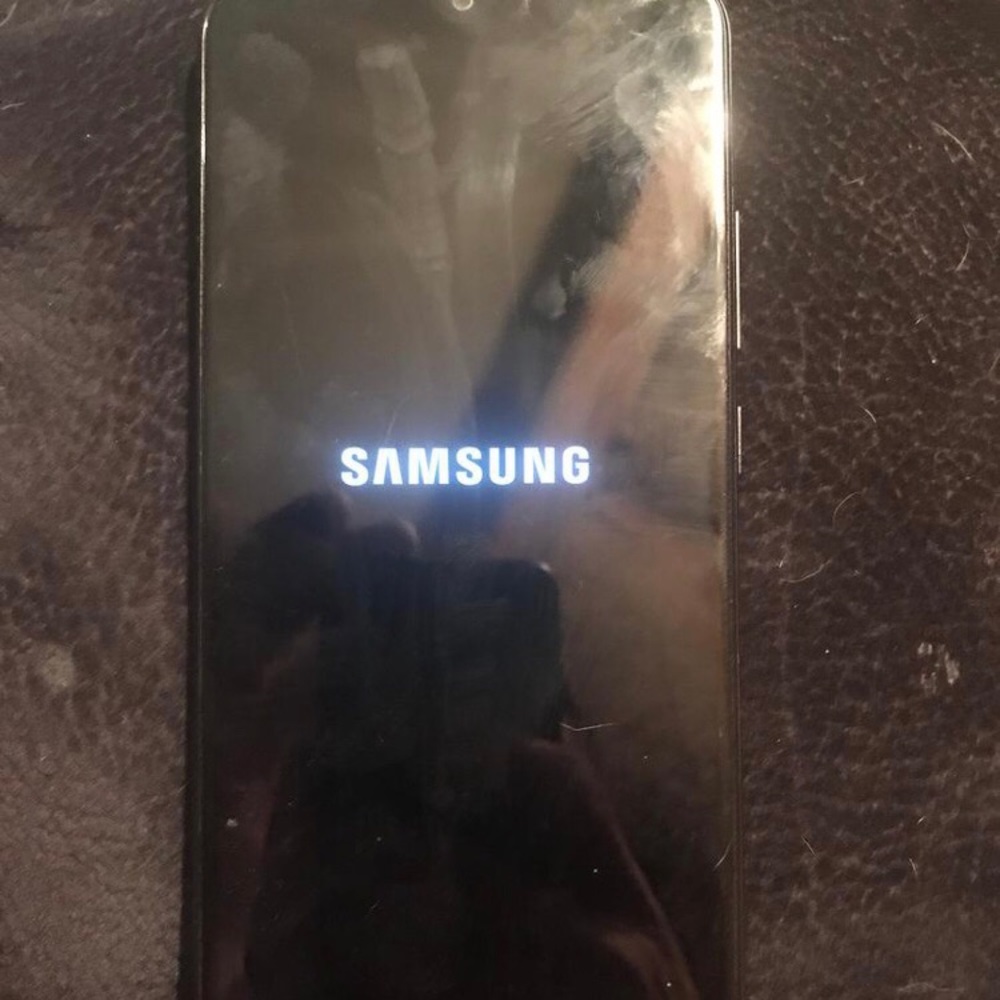 Barely used 32 gb Samsung galaxy a02S